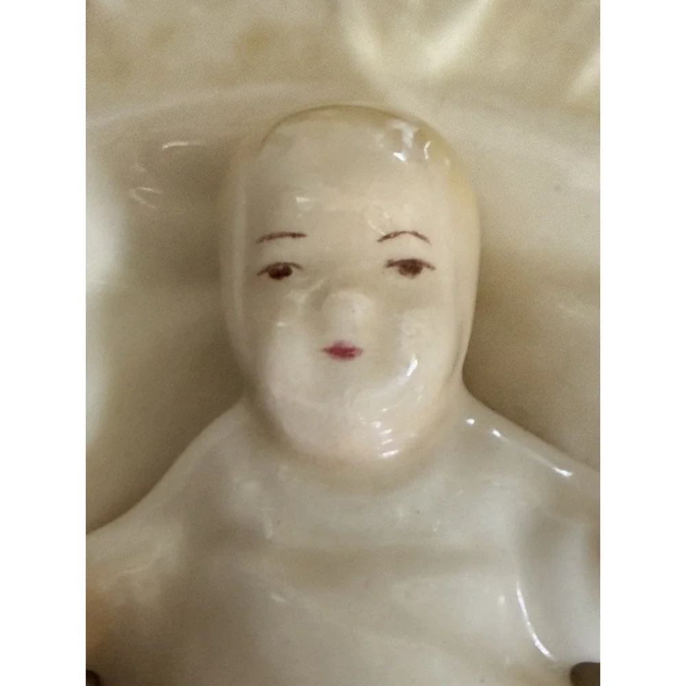Vintage Baby Jesus In a Manger Holland‎ Mold Ceramic Hand Painted Signed 1970's